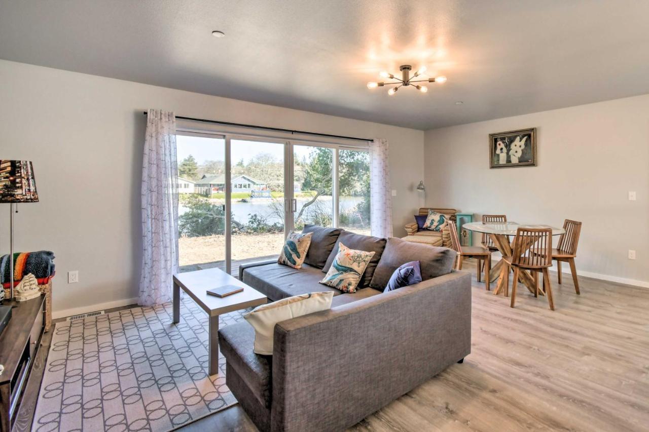 Canal Cottage Retreat With Dock And Waterfront Views Ocean Shores Exterior photo