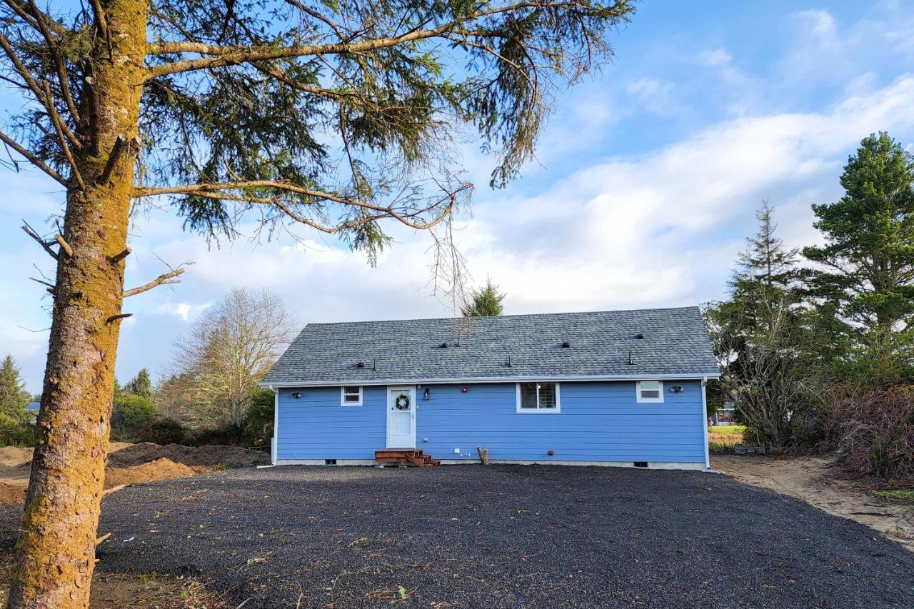 Canal Cottage Retreat With Dock And Waterfront Views Ocean Shores Exterior photo